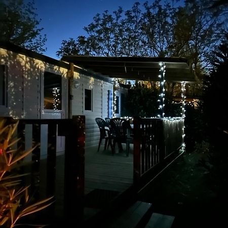 Mobil-Home Au Pied Du Luberon Ла-Рок-д'Антерон Екстер'єр фото